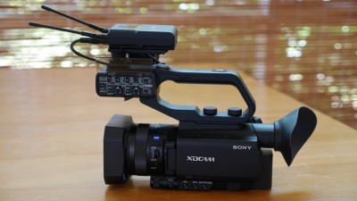 PXW-X70 with its full size handle